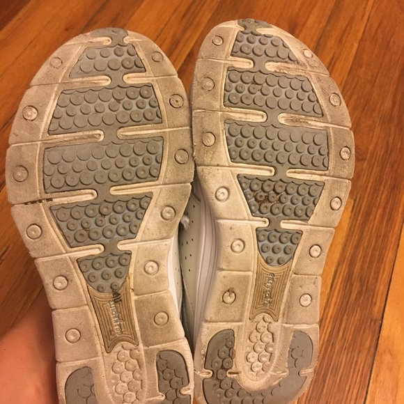 Easy Spirit - Picture 6 of 8